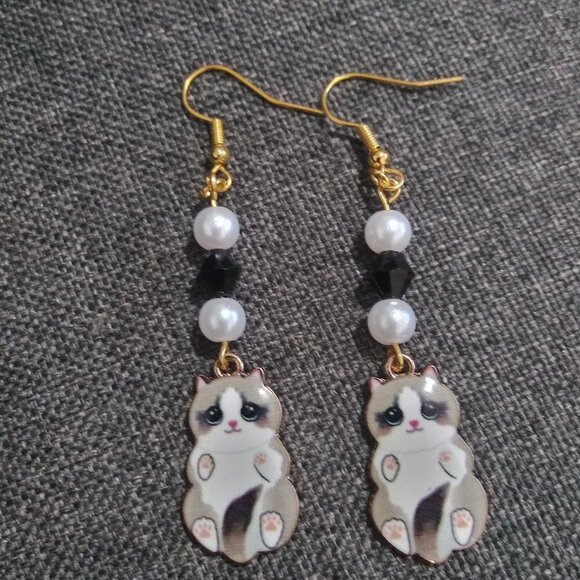 Cute Cat Dangle Earrings Kawaii Style with Pearl & Crystal Beads Gold Hooks - Picture 1 of 4